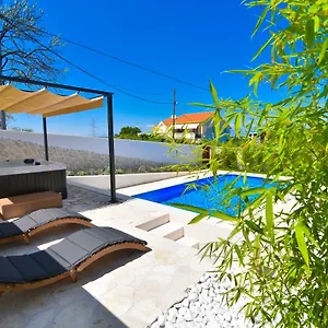 Village Idylle With Heated Pool, Sauna, Jacuzzy And Private Parking , Sukosan Croatia